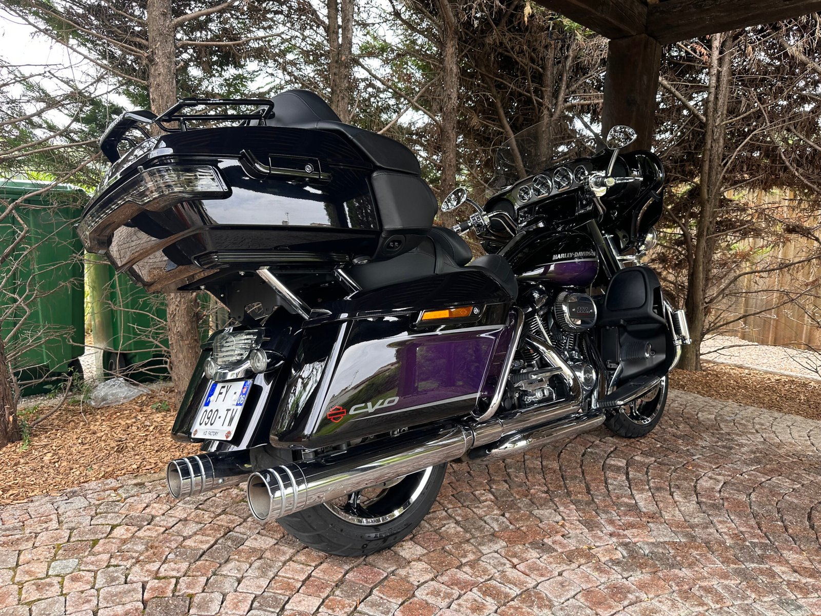 Moto Harley-Davidson garée après entretien - YS Detailing