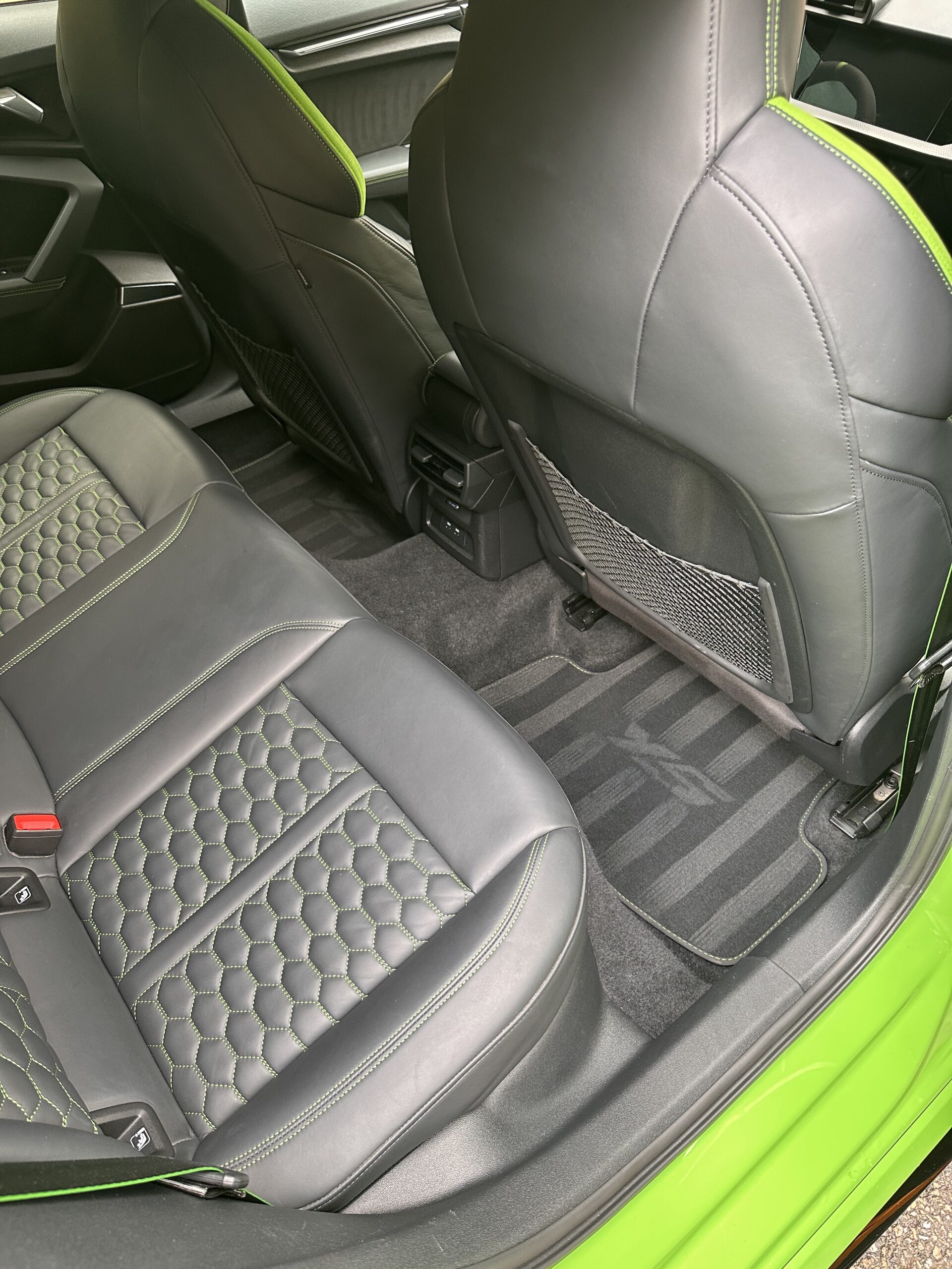 Plastiques voiture rénovés