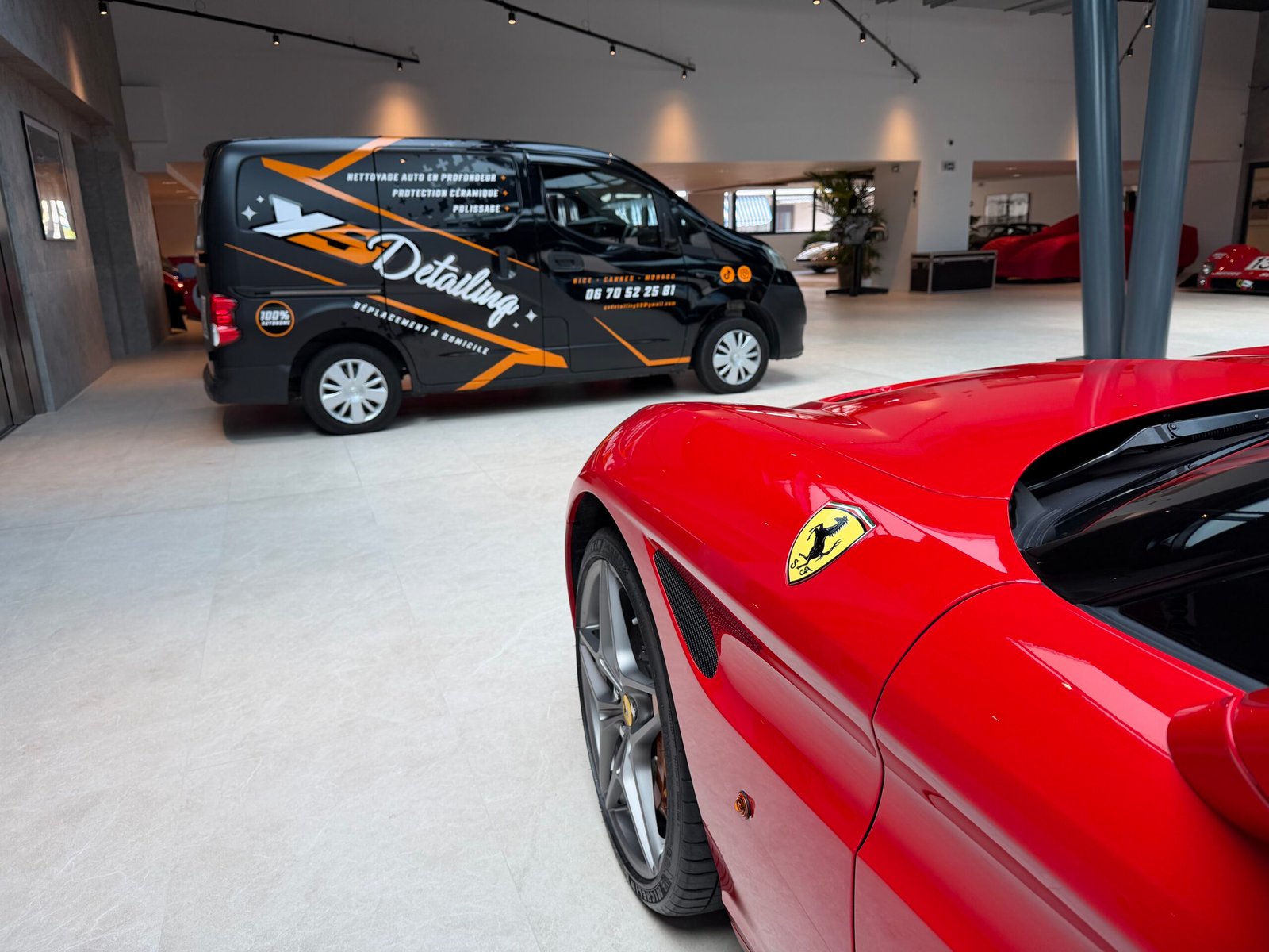 Fourgon YS Detailing equipe et vehicule client pret pour intervention a domicile - Cote d'Azur