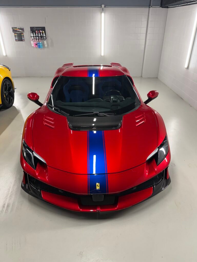 Ferrari, face avant, détail après detailing par YS Detailing